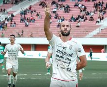 PSS Vs Bali United 0-1: Pemain Palestina Cetak Gol, Novri Setiawan Dibawa Ambulans - JPNN.com