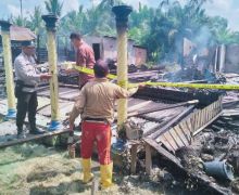 4 Rumah Warga di Rohil Terbakar, Rp 500 Juta Melayang - JPNN.com