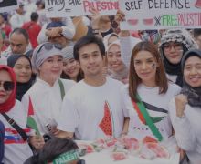Najwa Shihab Bagikan 1.000 Semangka saat Aksi Damai Bela Palestina  - JPNN.com