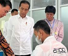 Kunjungi Proses Perakitan Notebook Oleh Siswa SMK di Purwakarta, Jokowi Bilang Begini - JPNN.com