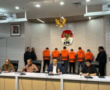 KPK Tetapkan Pj Bupati Sorong hingga Kepala BPK Papua Barat jadi Tersangka - JPNN.com