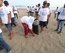 Aksi Bersih-Bersih Pantai Mewarnai Acara Deklarasi Dukungan Nelayan Jabar untuk Prabowo-Gibran - JPNN.com