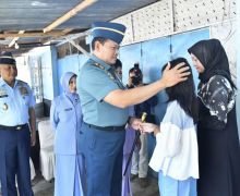Laksamana Yudo Temui Keluarga Penerbang Korban Jatuhnya Pesawat TNI AU - JPNN.com