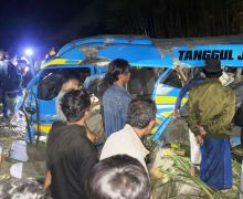 Detik-Detik Minibus Tertabrak KA Probowangi yang Menewaskan 11 Orang, Ini Daftar Korban - JPNN.com