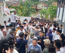 Iwan Bule Disambut Ratusan Warga saat Pulang Kampung, Engkus: Putra Kuningan Pasti di Hati - JPNN.com