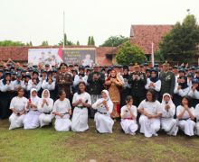 Penjabat Gubernur Jateng Luncurkan Program Ayo Rukun Saat Peringatan Hari Guru - JPNN.com