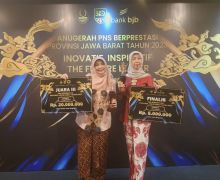 Pj Sekda dan Kepala BKAD Sumedang Raih Penghargaan di Anugerah PNS Berprestasi Jabar 2023 - JPNN.com