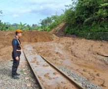 Tanah Longsor di Purwokerto, Perjalanan Sejumlah KA Lintas Selatan Terpaksa Dialihkan - JPNN.com