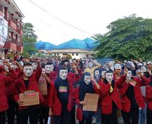 Mahasiswa Sultra Serukan Selamatkan Demokrasi dari Tirani dan Oligarki - JPNN.com