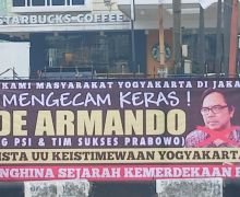 Waduh! Ada Spanduk Ade Armando Penista UU Keistimewaan Yogyakarta di Jakarta - JPNN.com