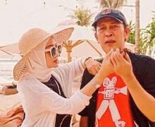 Yayu Unru Tengah Terbaring di ICU, Sang Istri Memohon Doa - JPNN.com
