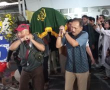Jenazah Yayu Unru Dimakamkan Di TPU Kampung Kandang - JPNN.com