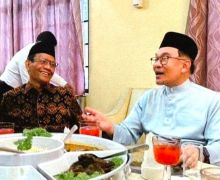 Mahfud MD Dijamu PM Malaysia, Makan Siang Bareng, Jumatan Bersama, lalu Bicara 4 Mata - JPNN.com