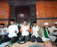 Jawab Harapan Warga Kuningan, Anies Dukung Eyang Hasan Jadi Pahlawan Nasional - JPNN.com
