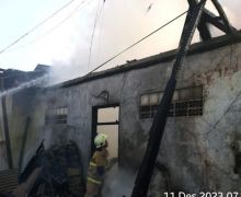 Gudang Mainan di Ciracas Terbakar, Kerugian Ditaksir Ratusan Juta Rupiah - JPNN.com