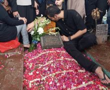 Syahnaz Tidak Hadir Saat Pemakaman Ibunda Jeje Govinda, Ini Sebabnya - JPNN.com