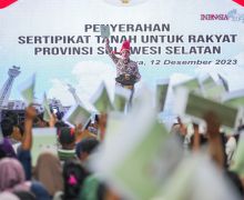 Wamen ATR Bagikan Sertifikat di Gowa, Warga Ramai-Ramai Berterima Kasih ke Jokowi - JPNN.com