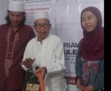 Sentuh Masyarakat Desa, Sukarelawan Iwan Bule Beri Bantuan Cangkul untuk Petani di Ciamis - JPNN.com