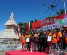 Pohon Natal dari Kulit Kerang di Sorong Papua Raih Rekor MURI - JPNN.com