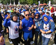 Peringati Hari Ibu, Wakil Ketua MPR Syarief Hasan Senam Bersama Mak-Mak di Cianjur - JPNN.com