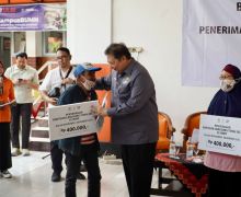 Atasi Dampak El Nino, Menko Airlangga Salurkan BLT Bagi Kelompok Rentan di Yogyakarta - JPNN.com