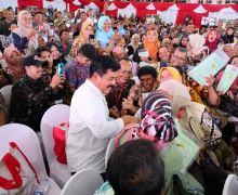 Didampingi Menteri Hadi, Presiden Jokowi Serahkan Hasil PTSL di Jatim - JPNN.com