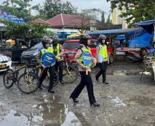 Polwan Cantik Bersepeda Sampaikan Pesan Pemilu Damai di Kota Rengat - JPNN.com