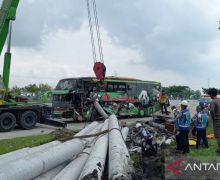 Bus Restu Rombongan Guru dari Malang Tabrakan di Tol Ngawi, Ada yang Meninggal - JPNN.com
