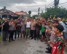 Kapolresta Pekanbaru Sosialisasikan Pemilu Damai Sambil Gotong Royong Bersama Warga - JPNN.com