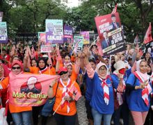 Sukarelawan Mak-Mak dan Srikandi Semangati Ganjar di Debat Capres - JPNN.com