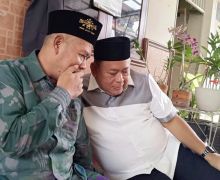 Komjen Purnawirawan Sowan Kepada K.H. Marzuki Mustamar, Demi Ganjar? - JPNN.com