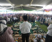 Anies Hadiri Haul Akbar KH Abdul Chalim & KH Maksum di Lampung Timur - JPNN.com