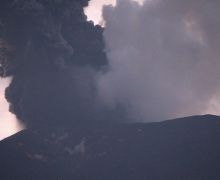 Erupsi Gunung Marapi Diiringi Hujan Abu Vulkanik di Sumbar - JPNN.com