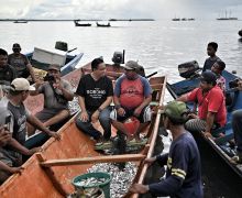 Anies Serap Aspirasi Pedagang saat Blusukan di Pasar Ikan Sorong - JPNN.com