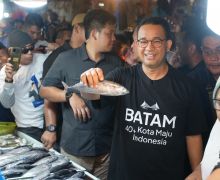 Di Pasar TOS 3000 Batam, Anies Berjanji Menaikkan Status Ekonomi Pedagang - JPNN.com
