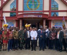Gereja Megah Berdiri di Daerah Konflik, Masyarakat Sumbang 360 Ekor Babi - JPNN.com