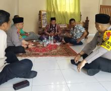 Kapolres Inhu Silaturahmi dengan Pengurus Ponpes Nur Alif, Ajak Ciptakan Pemilu Damai - JPNN.com