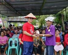 Respons Keluhan Petani, Bane Raja Manalu Luncurkan Pupuk Cair Organik Bagak - JPNN.com