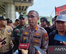 5 Polisi Kena Lemparan Batu Saat Melerai Tawuran di Bassura Jatinegara - JPNN.com