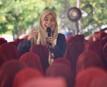 Datang ke Cirebon, Atikoh Disambut Ribuan Santriwati, Lalu Menyanyikan Ya Lal Wathon - JPNN.com