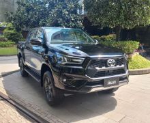 Pertama di Indonesia, Toyota Hilux 4x4 Terbaru Meluncur, Cek Harganya di Sini - JPNN.com