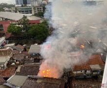 Kebakaran di Braga Bandung, Api Belum Padam - JPNN.com