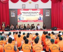 Puluhan Tahanan Terharu Saat Ikuti Pengajian di Polres Siak - JPNN.com