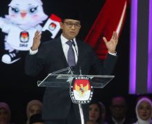 Anies Bicara Bansos Hanya Sesuai Kepentingan Pemberi, Singgung Jokowi? - JPNN.com