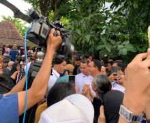 Menjelang Debat, Puluhan Warga Memadati Rumah Anies Baswedan - JPNN.com