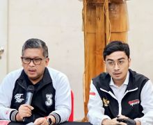 Effendi Simbolon Dipecat dari PDIP Gegara Membangkang & Temui Jokowi Saat Pilkada 2024 - JPNN.com