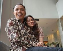 Resmi Bercerai, Furry Setya Masih Pasang Potret Mantan Istri sebagai Wallpaper  - JPNN.com