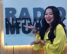 Banting Setir jadi Penyanyi Dangdut, Nina Williams Debutkan Lagu Pisang Abang - JPNN.com