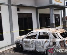 Detik-Detik Mobil Caleg DPR dari PKB Neng Eem Dibakar OTK, Motifnya Apa? - JPNN.com
