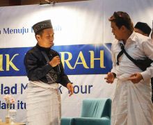 Ustaz Maulana Bagikan Panduan Manasik Umrah Mabruk Tour - JPNN.com
